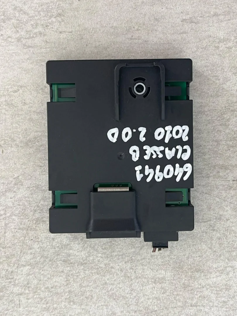 CENTRALINA AMPLIFICATORE con codice A1698200475 da MERCEDES Classe B W245 1° Serie con codice motore 640941 Diesel 2000