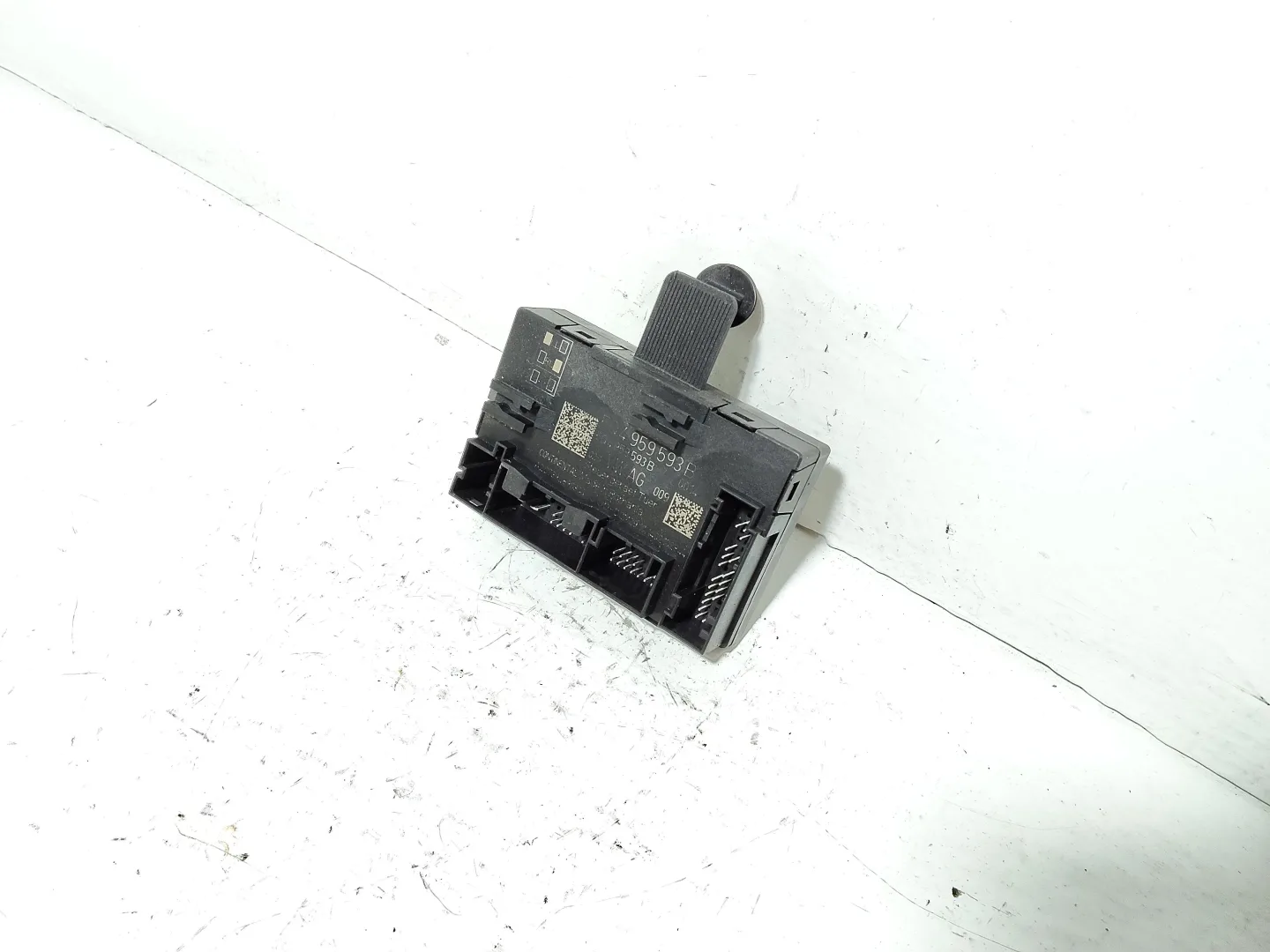 CENTRALINA CHIUSURA CENTRALIZZATA con codice 5Q4959593B da SKODA Octavia S.Wagon 5° Serie (5E5) con codice motore CPW Bifuel/Metano 1400 (16>20)