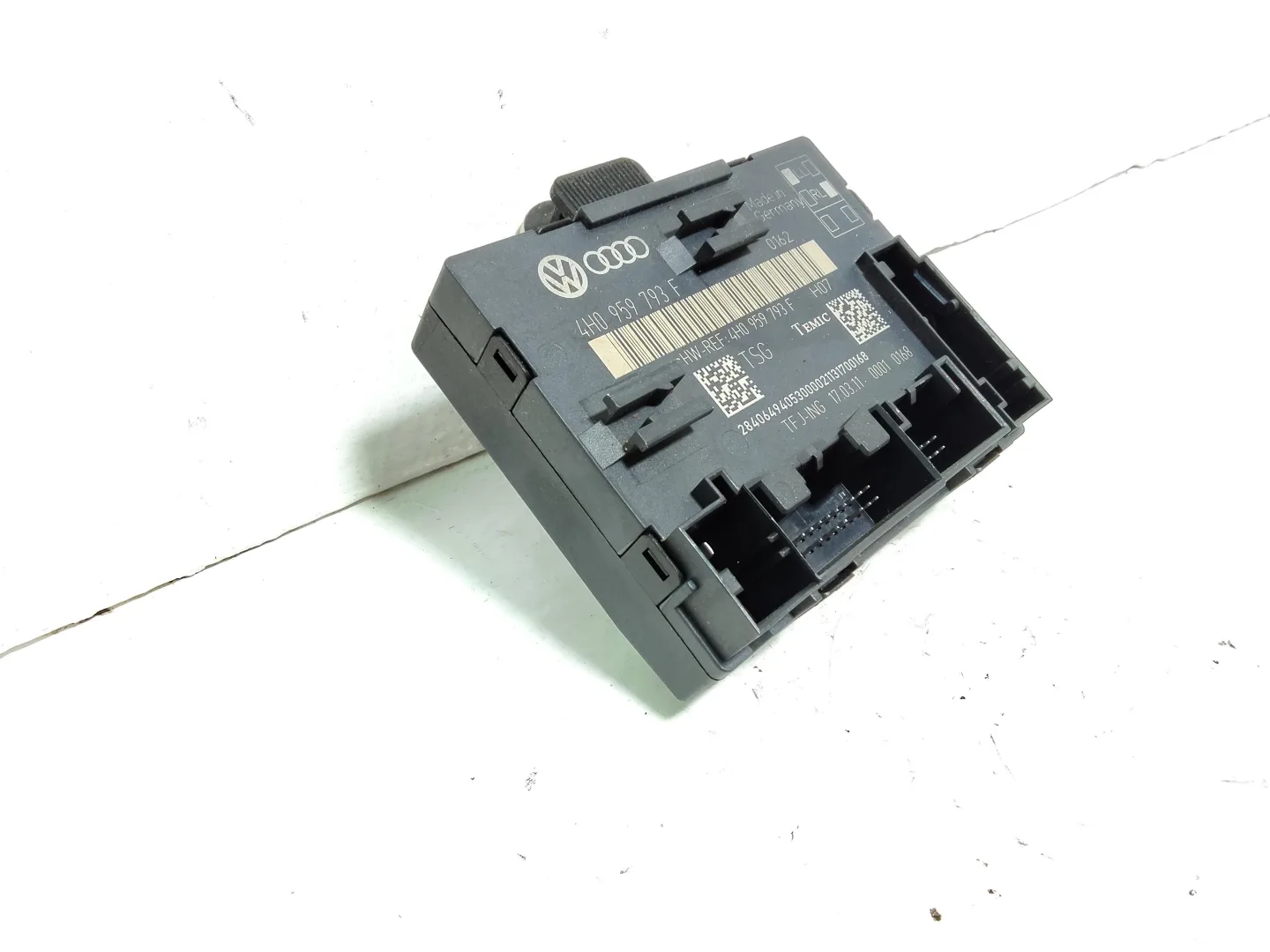 CENTRALINA CHIUSURA CENTRALIZZATA con codice 4H0959793F da VOLKSWAGEN Touareg 2° Serie con codice motore CAS Diesel 3000 (10>)