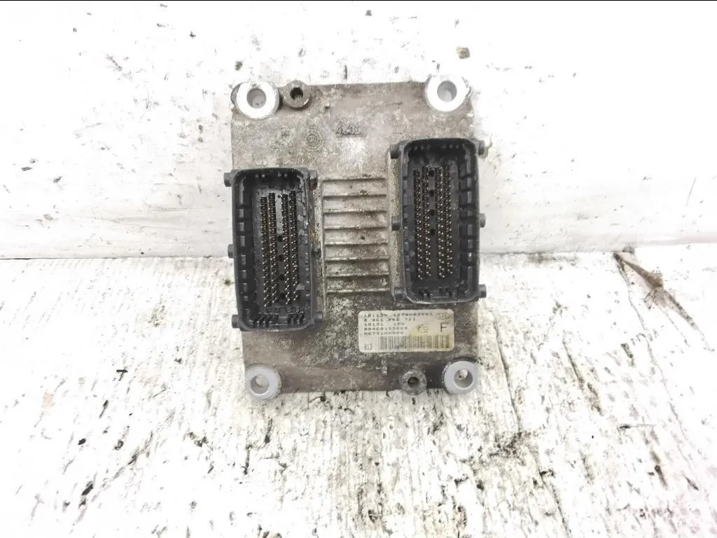 CENTRALINA MOTORE con codice 46739437 0261206711 da ALFA ROMEO 156 Berlina Serie (932_) AR32201 benzina 1747 (97>03)
