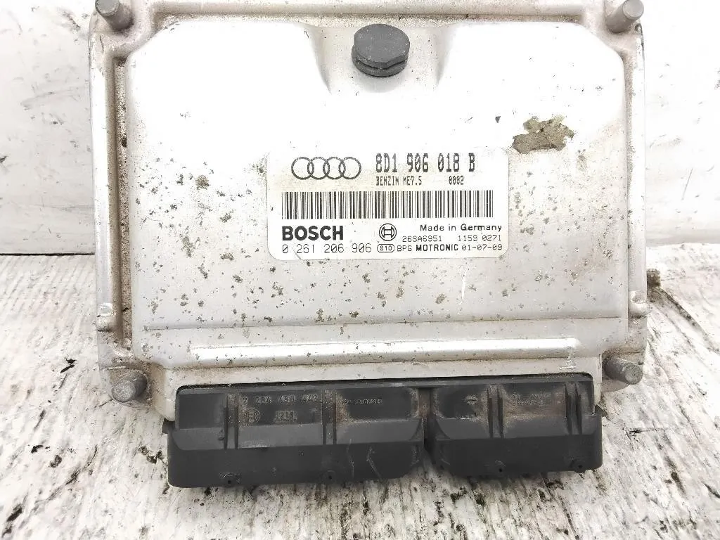 CENTRALINA MOTORE con codice 0261206906 8D1906018B da AUDI A3 Serie (8L1) APG benzina 1781 (00>03)