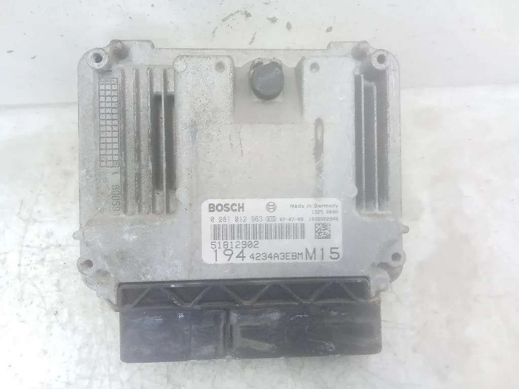 CENTRALINA MOTORE con codice 0281012963 51812902 da FIAT Croma 2° Serie 939A2000 diesel 1910 (05>07)