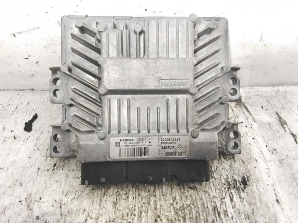 CENTRALINA MOTORE con codice 8200542288 S122326107a da RENAULT Megane S. Wagon Serie K9KP7 diesel 1461 (02>06)