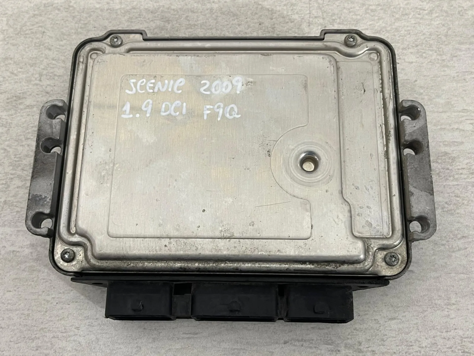 CENTRALINA MOTORE con codice 8200527725 da RENAULT Scenic Serie con codice motore F9Q Diesel 1900 (09>16)