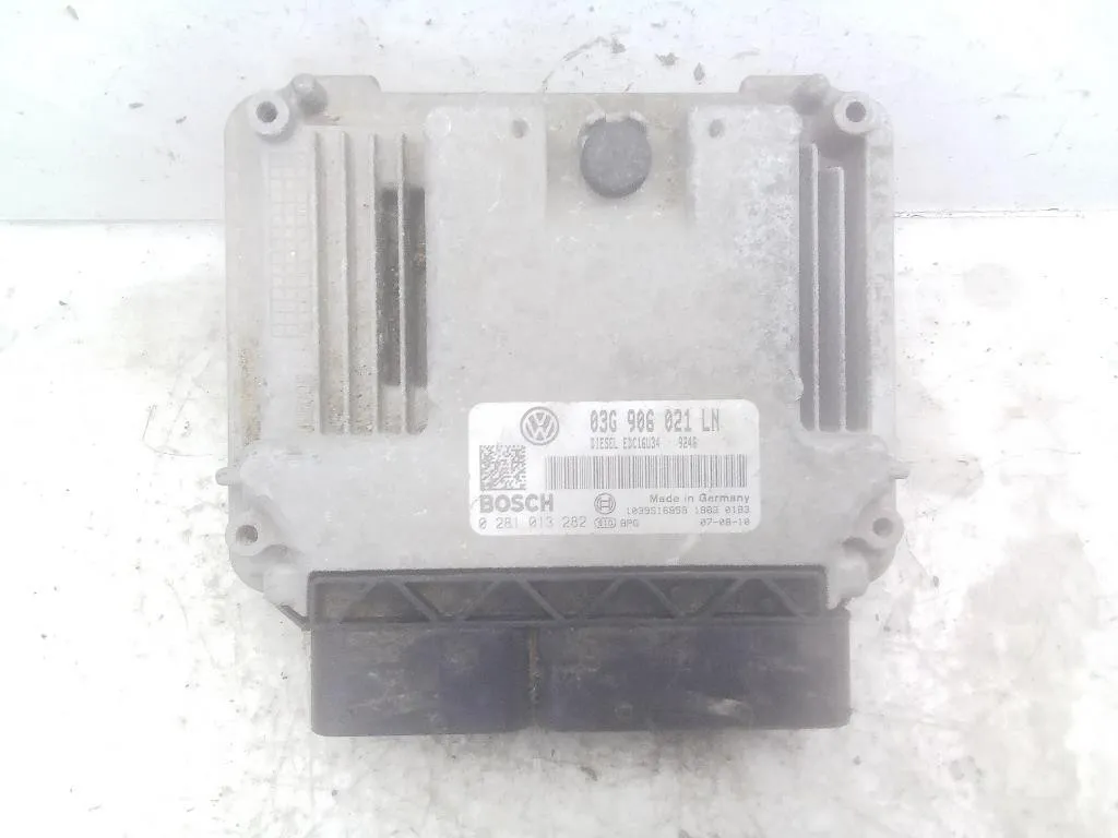 CENTRALINA MOTORE con codice 0281013282 03G906021LN da SEAT Altea Berlina BXE diesel 1896 (04>)