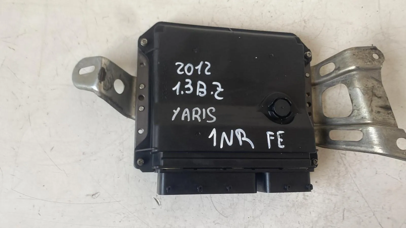 CENTRALINA MOTORE con codice 89661-0DB01 da TOYOTA Yaris Serie con codice motore 1NR FE/1NR FE Benzina 1300 (11>13)