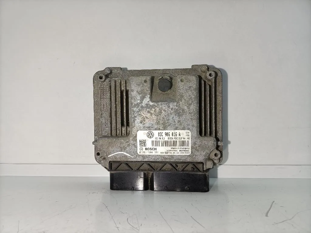 CENTRALINA MOTORE con codice 0261S04391/03C906016A da VOLKSWAGEN Golf 6 Berlina CAXA benzina 1390 (08>12)