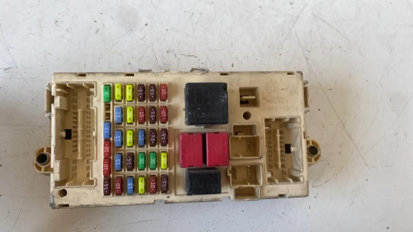 CENTRALINA PORTA FUSIBILI con codice 60698109 da ALFA ROMEO 147 Serie (937_) Diesel 1900 (05>10)