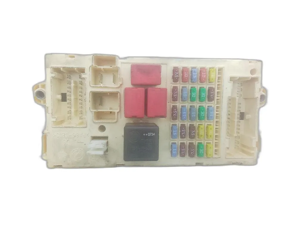 CENTRALINA PORTA FUSIBILI con codice 50510079 da ALFA ROMEO 159 Berlina Serie (939_) 939A2000 diesel 1910 (05>11)