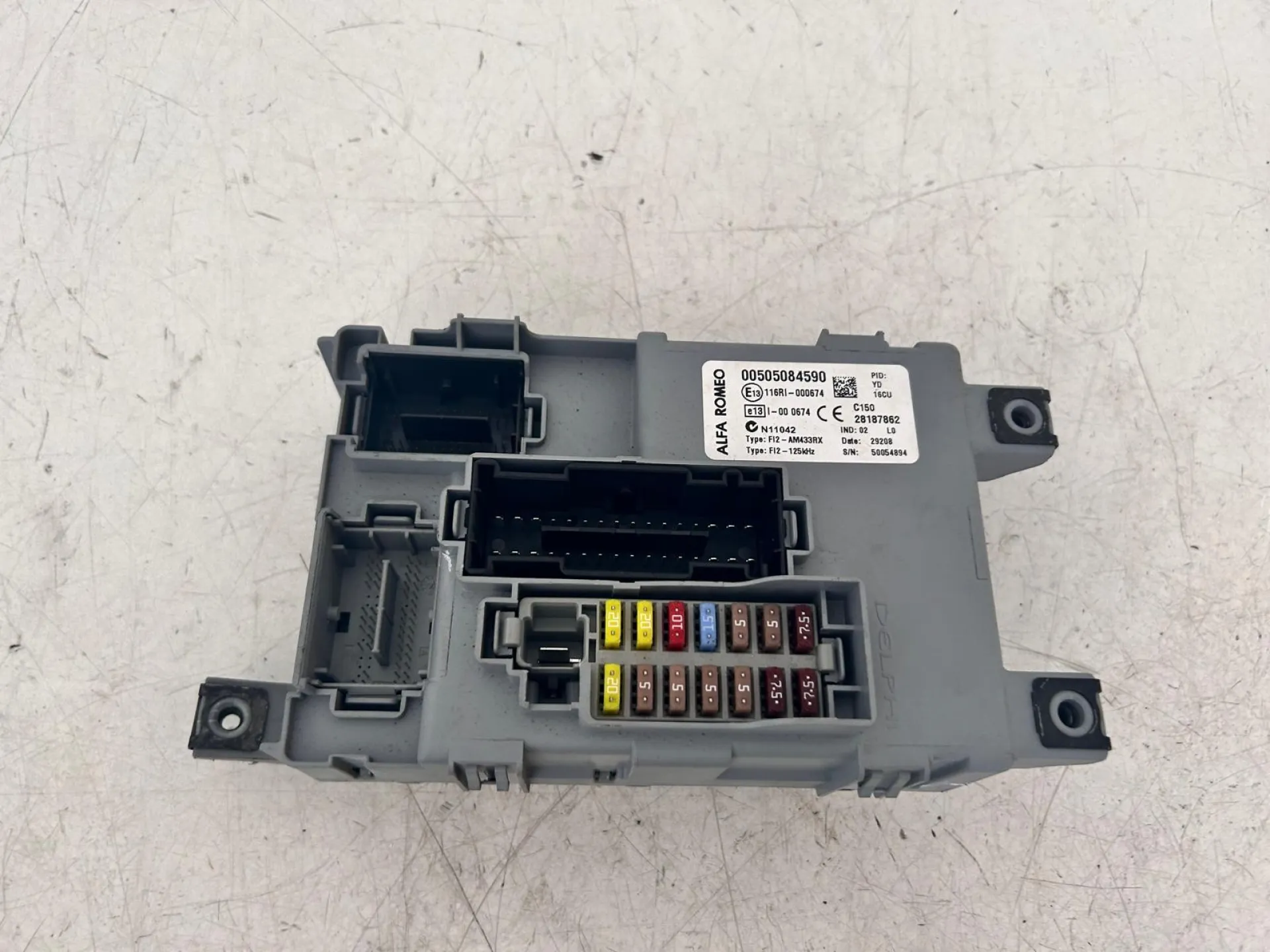 CENTRALINA PORTA FUSIBILI con codice 00505084590 da ALFA ROMEO Mito Serie (955_) Diesel 1600 (08>)
