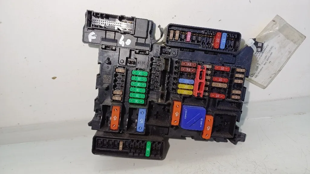 CENTRALINA PORTA FUSIBILI BMW Serie 1 F40 6135.5A0BD89.01 B37C15A diesel 1496 (19>)
