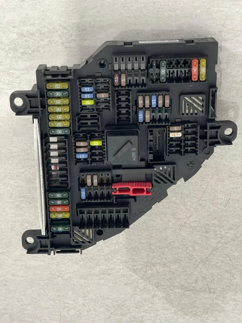 CENTRALINA PORTA FUSIBILI con codice 9210860-03 da BMW X3 2° Serie con codice motore N47D20C Diesel 2000