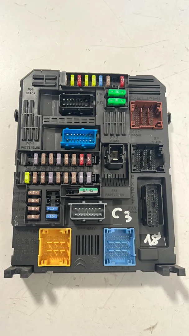 Centralina porta fusibili Citroen C3 1.2 B del 2018 CODICE RICAMBIO : 9819851280-01