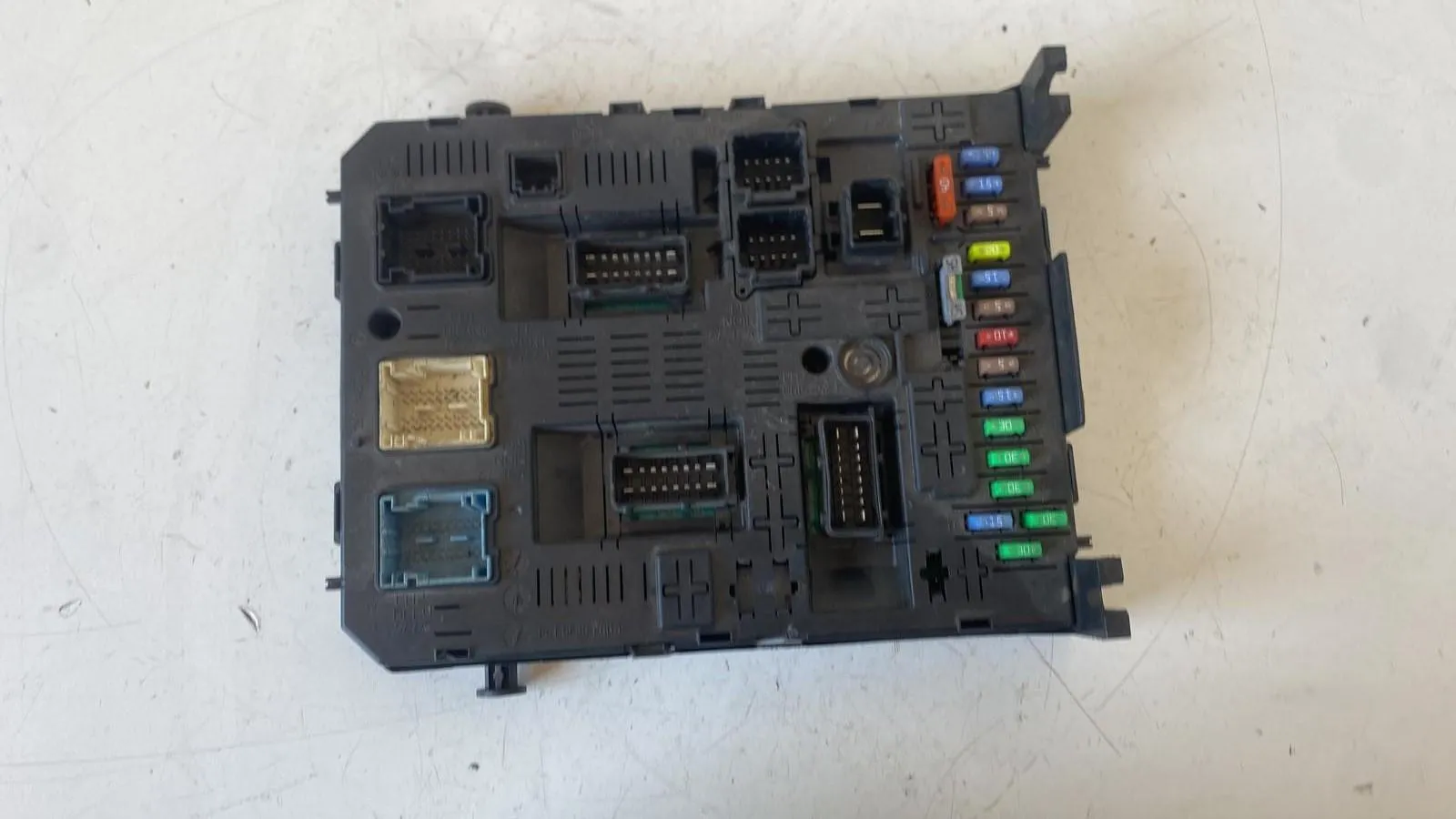CENTRALINA PORTA FUSIBILI con codice 966689568001 da CITROEN C4 2° Serie con codice motore 9HZ/9HZ Diesel 1600 (10>)