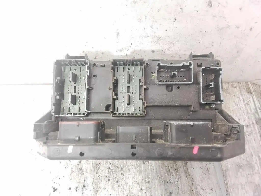 CENTRALINA PORTA FUSIBILI con codice 04692299AE da DODGE Journey 1° Serie ECE (BWD) diesel 1968 (08>)