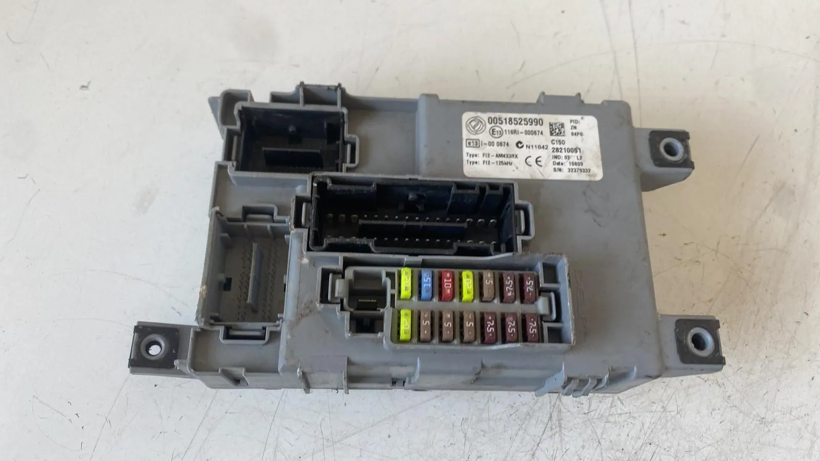 CENTRALINA PORTA FUSIBILI con codice 00518525990 da FIAT 500 Serie con codice motore 169A4000/169A4000 Benzina 1200 (07>14)