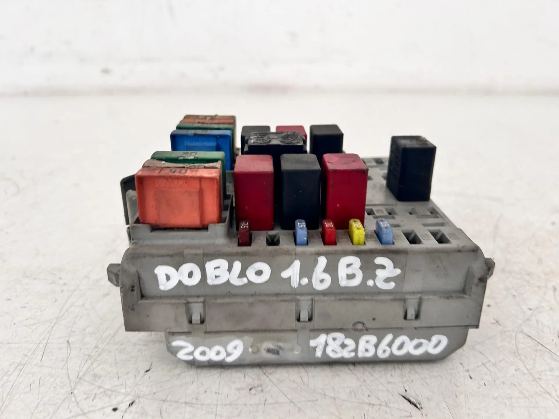 CENTRALINA PORTA FUSIBILI con codice 51761956 da FIAT Doblo Serie Benzina 1600 (09>)
