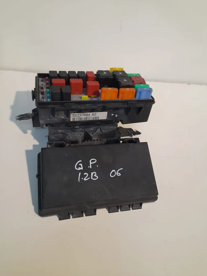 Centralina porta fusibili Fiat Grande Punto 1.2 B del 2007 CODICE RICAMBIO : 51737884
