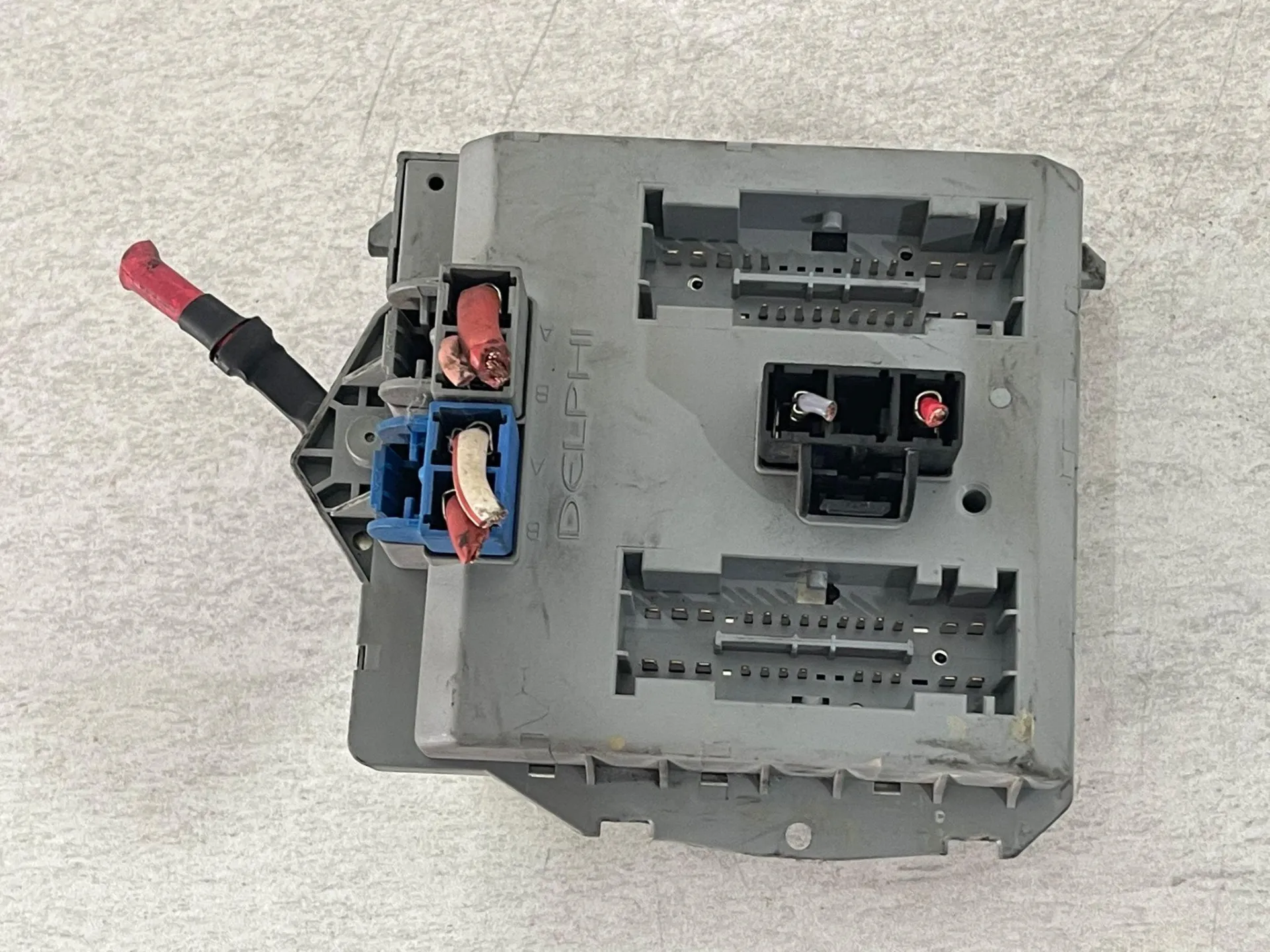CENTRALINA PORTA FUSIBILI con codice 46835587 da FIAT Punto Berlina 5P 3° Serie con codice motore 199A3000 Diesel 1300