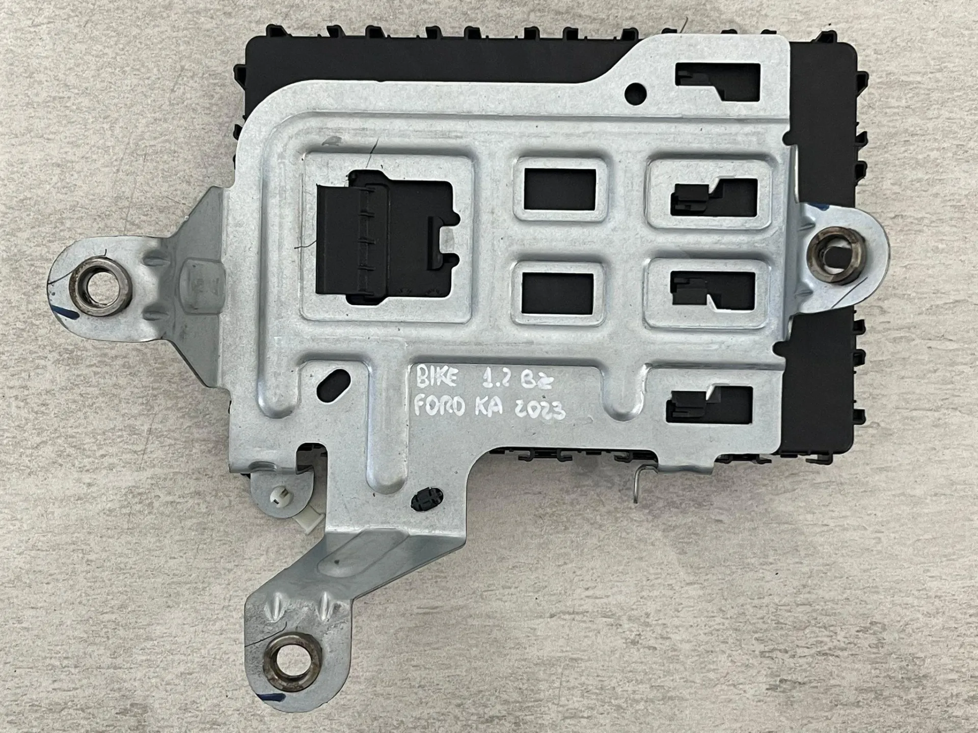 CENTRALINA PORTA FUSIBILI con codice JU5T-15604-MCJ da FORD Ka Ka+ Serie con codice motore BIKE Benzina 1200