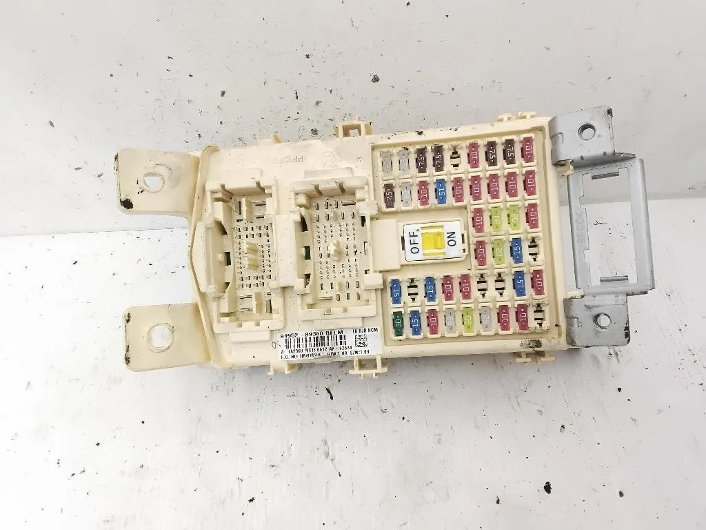 CENTRALINA PORTA FUSIBILI con codice 91952-B9360 da HYUNDAI i10 2° Serie G3LA benzina 998 (11>)