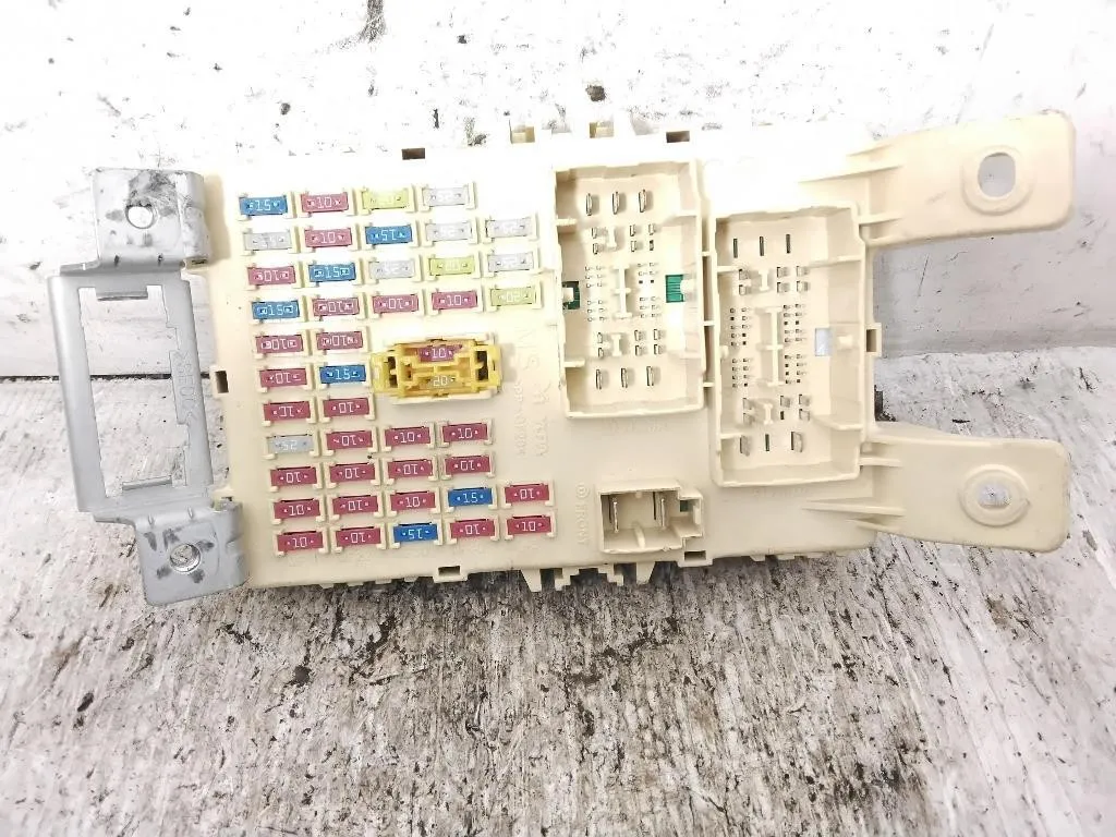 CENTRALINA PORTA FUSIBILI con codice 7M5T-14A073-BC da HYUNDAI iX20 Serie D4FC diesel 1396 (10>19)