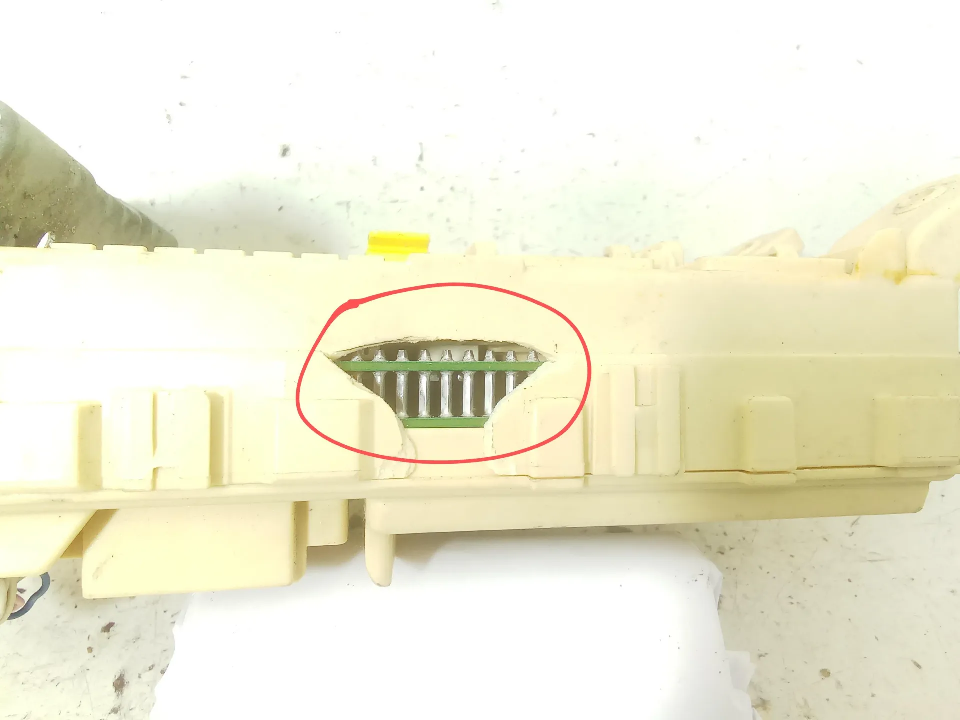 CENTRALINA PORTA FUSIBILI con codice 91950-h8570 da KIA Stonic Serie G4LC Bifuel/Gas 1400 (17>)