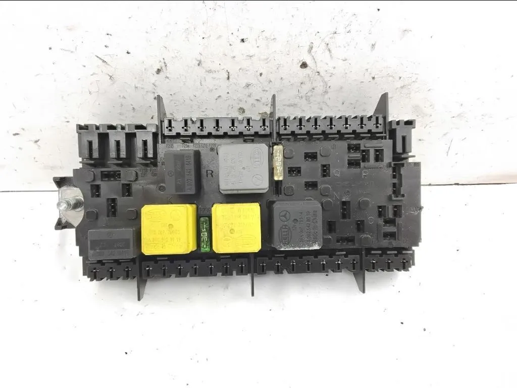CENTRALINA PORTA FUSIBILI con codice A2469060093 da MERCEDES Classe A W176 Serie AMG 607951 (K9K) diesel 1461 (13>)