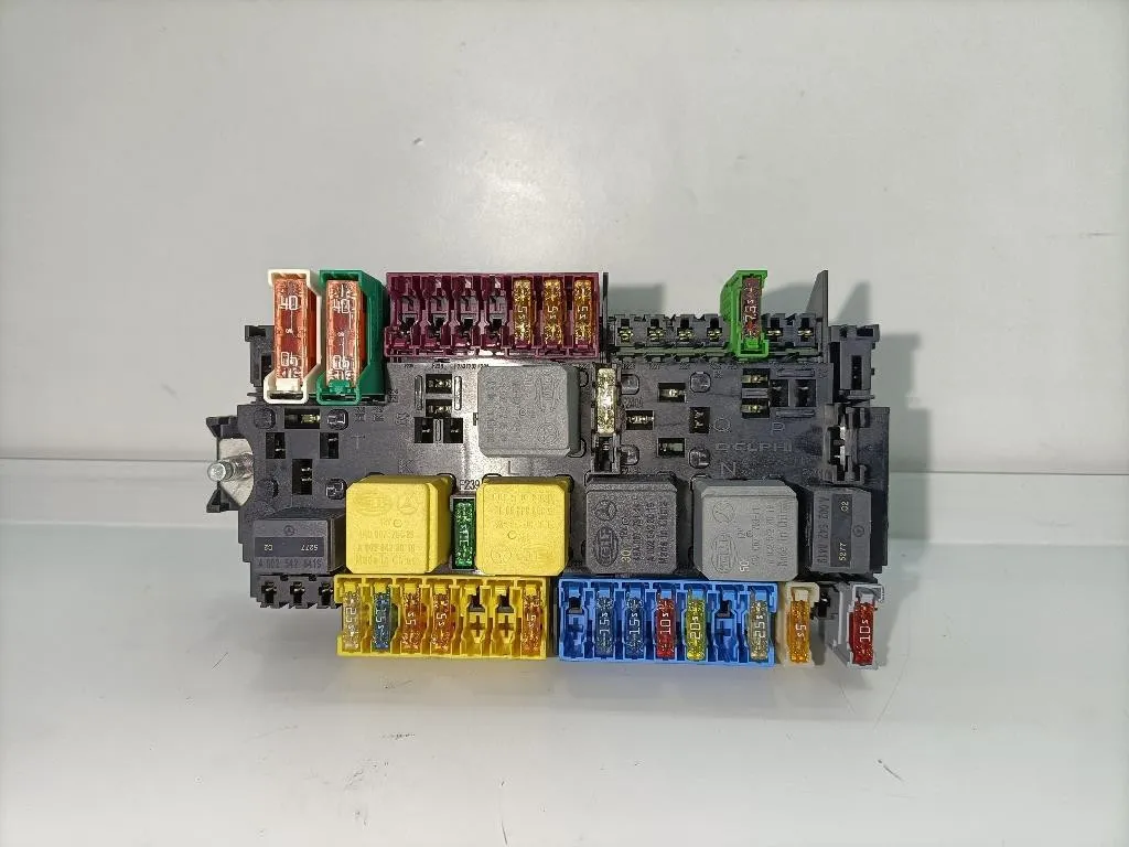 CENTRALINA PORTA FUSIBILI con codice A2469067100 da MERCEDES GLA Serie 651930 diesel 2143 (13>)