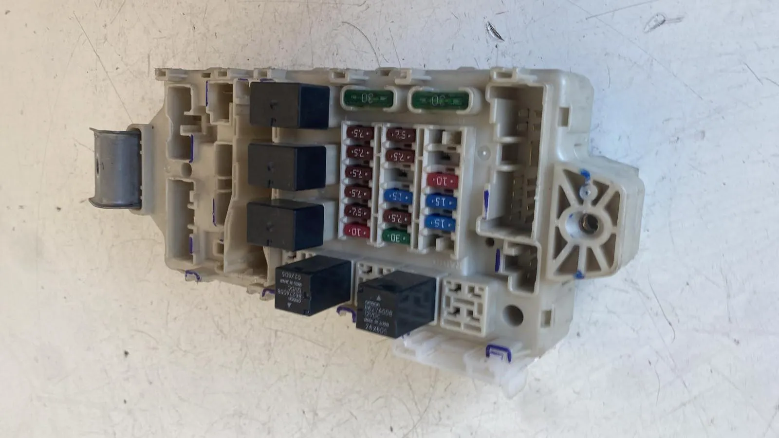 CENTRALINA PORTA FUSIBILI con codice 60816-0063 da MITSUBISHI Pajero 6° Serie con codice motore 4M41/4M41 Diesel 3200 (06>)