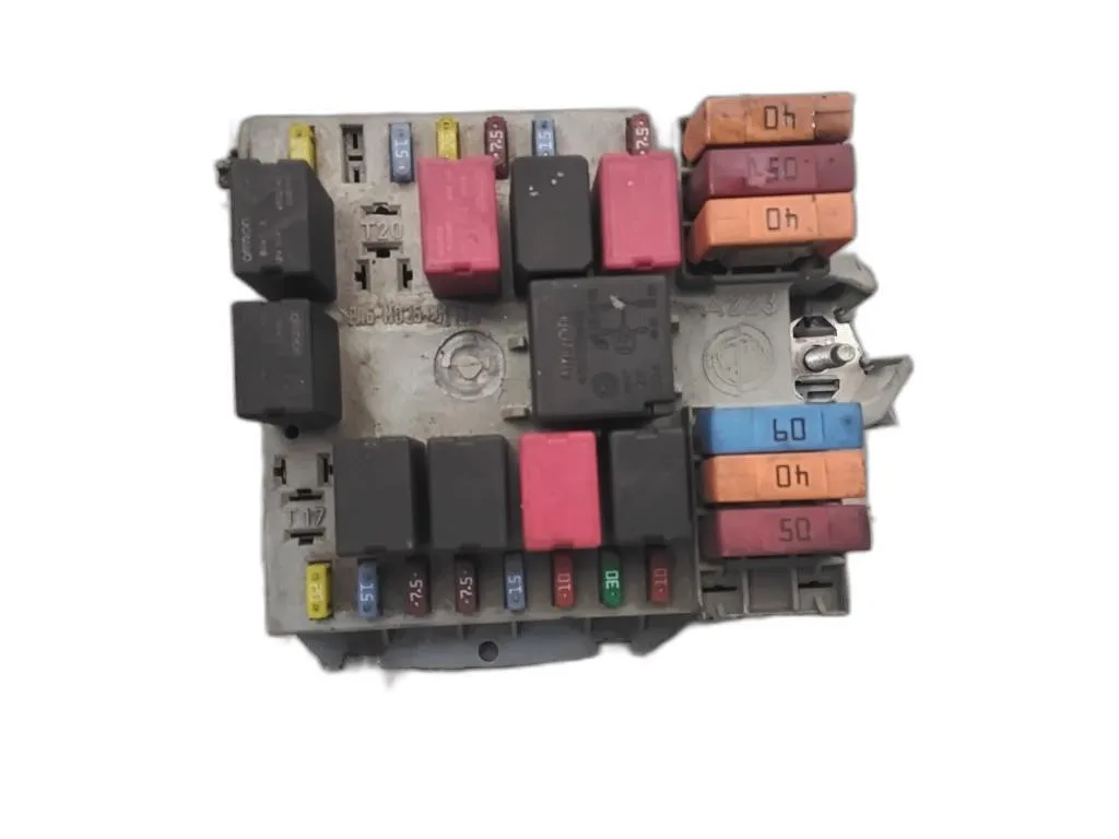 CENTRALINA PORTA FUSIBILI con codice 51742420 da ALFA ROMEO 147 Serie (937) 937A5000 diesel 1910 (00>05)