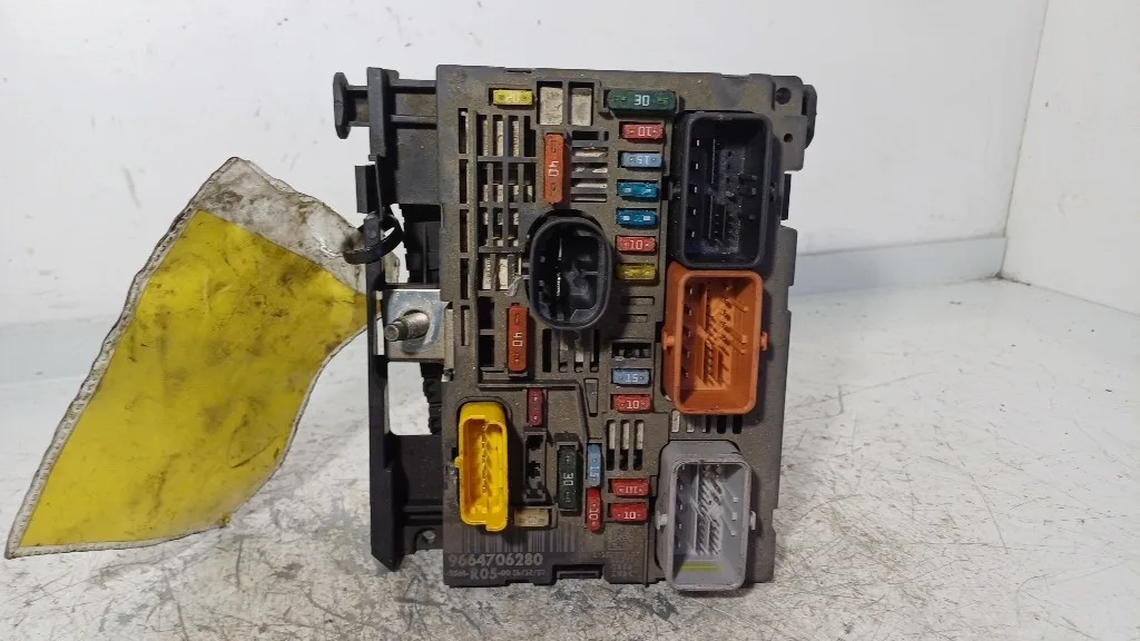 CENTRALINA PORTA FUSIBILI PEUGEOT 308 Serie 9664706280 DV6TED4 diesel 1560 (07>14)