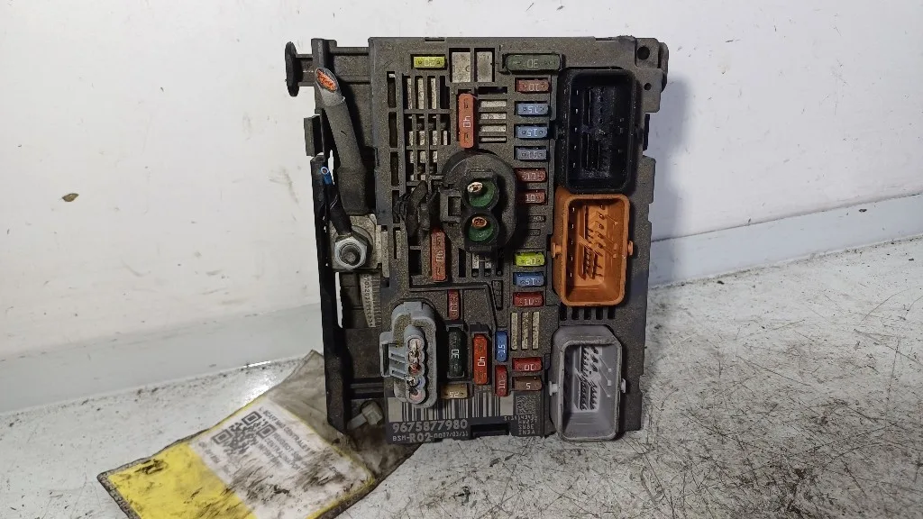 CENTRALINA PORTA FUSIBILI PEUGEOT 3008 Serie 9675877980 DV6C-9HR-9H05 diesel 1560 (09>16)