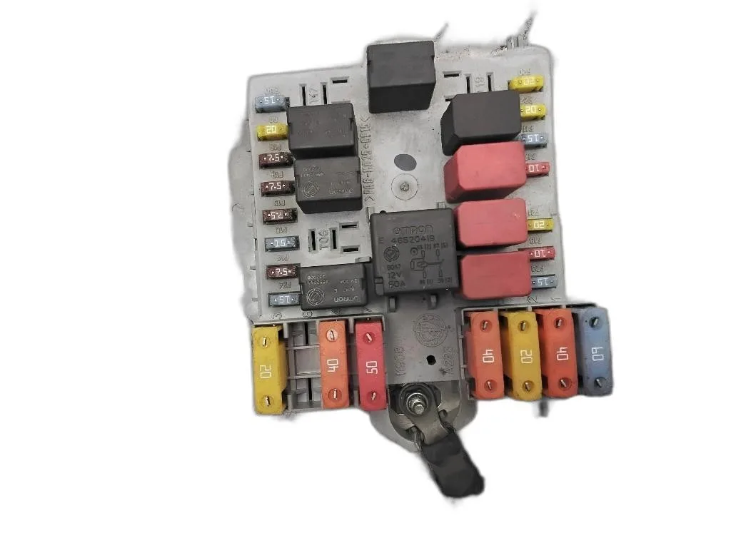 CENTRALINA PORTA FUSIBILI con codice 50510968 da ALFA ROMEO 159 Berlina Serie (939_) 939A2000 diesel 1910 (05>11)