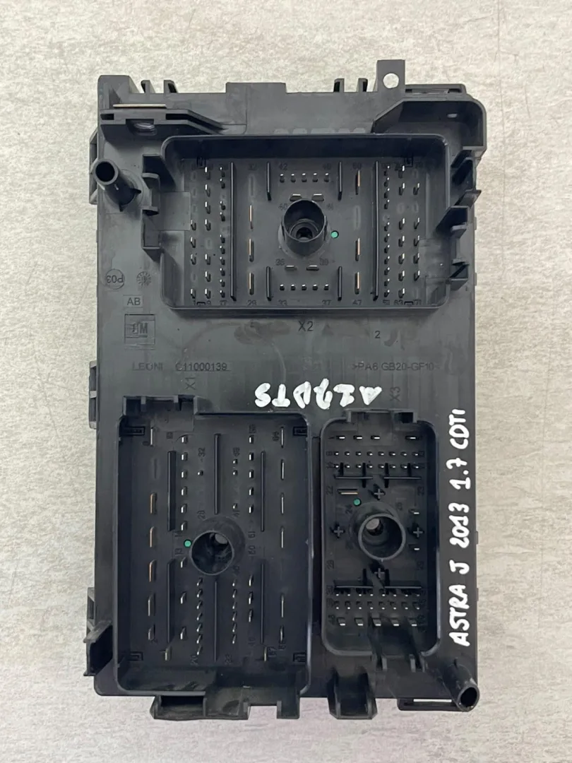 CENTRALINA PORTA FUSIBILI OPEL Astra J 2° Serie con codice motore A17DTS Diesel 1700