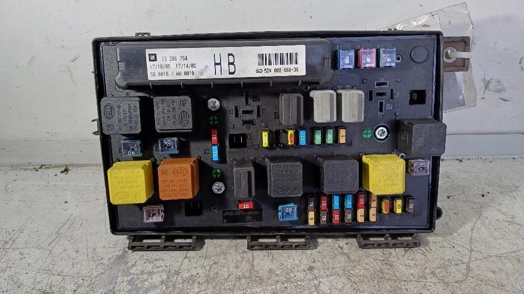 CENTRALINA PORTA FUSIBILI OPEL Zafira B 13206754/5DK008668-38 Z19DTH diesel 1910 (05>08)
