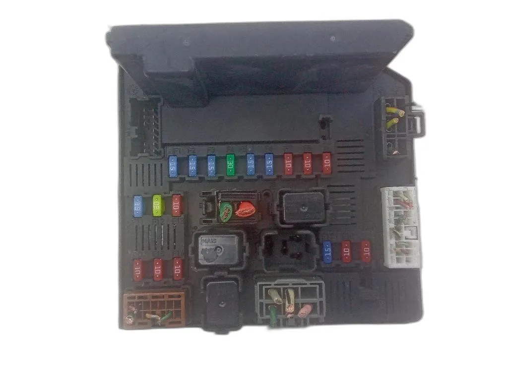 CENTRALINA PORTA FUSIBILI con codice 284b7j00b da NISSAN Qashqai +2 M9R diesel 1995 (08>13)