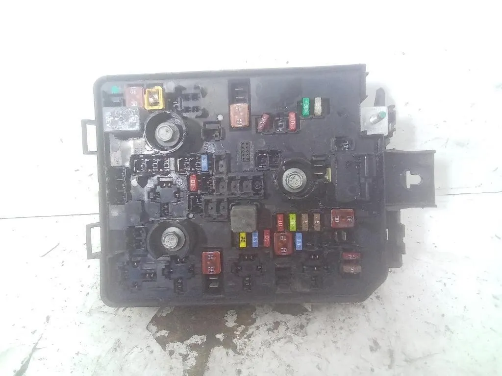 CENTRALINA PORTA FUSIBILI con codice 13430533AA da OPEL Corsa E 3° Serie B13DTC diesel 1248 (15>)