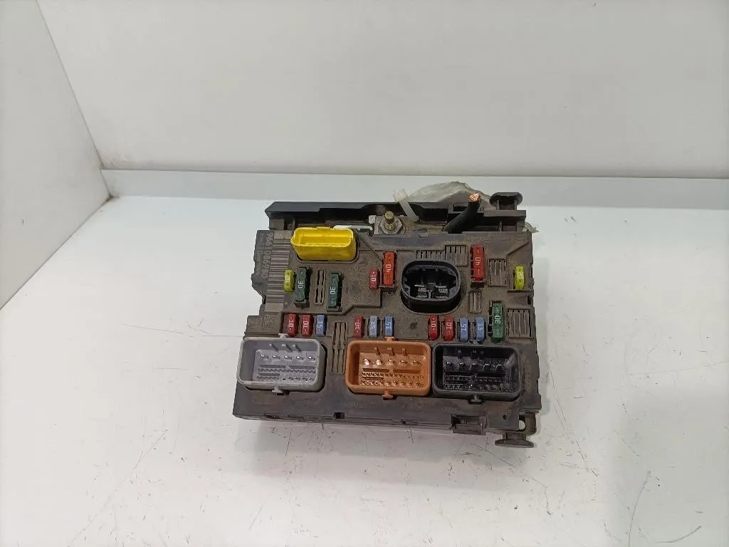 CENTRALINA PORTA FUSIBILI PEUGEOT 207 1° Serie ET3J4 benzina 1360 (06>09)
