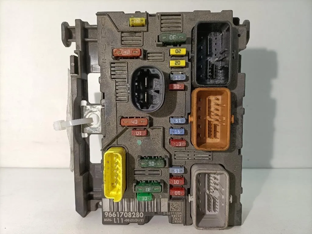 CENTRALINA PORTA FUSIBILI PEUGEOT 207 1° Serie 9661708280 DV4TD diesel 1398 (06>09)