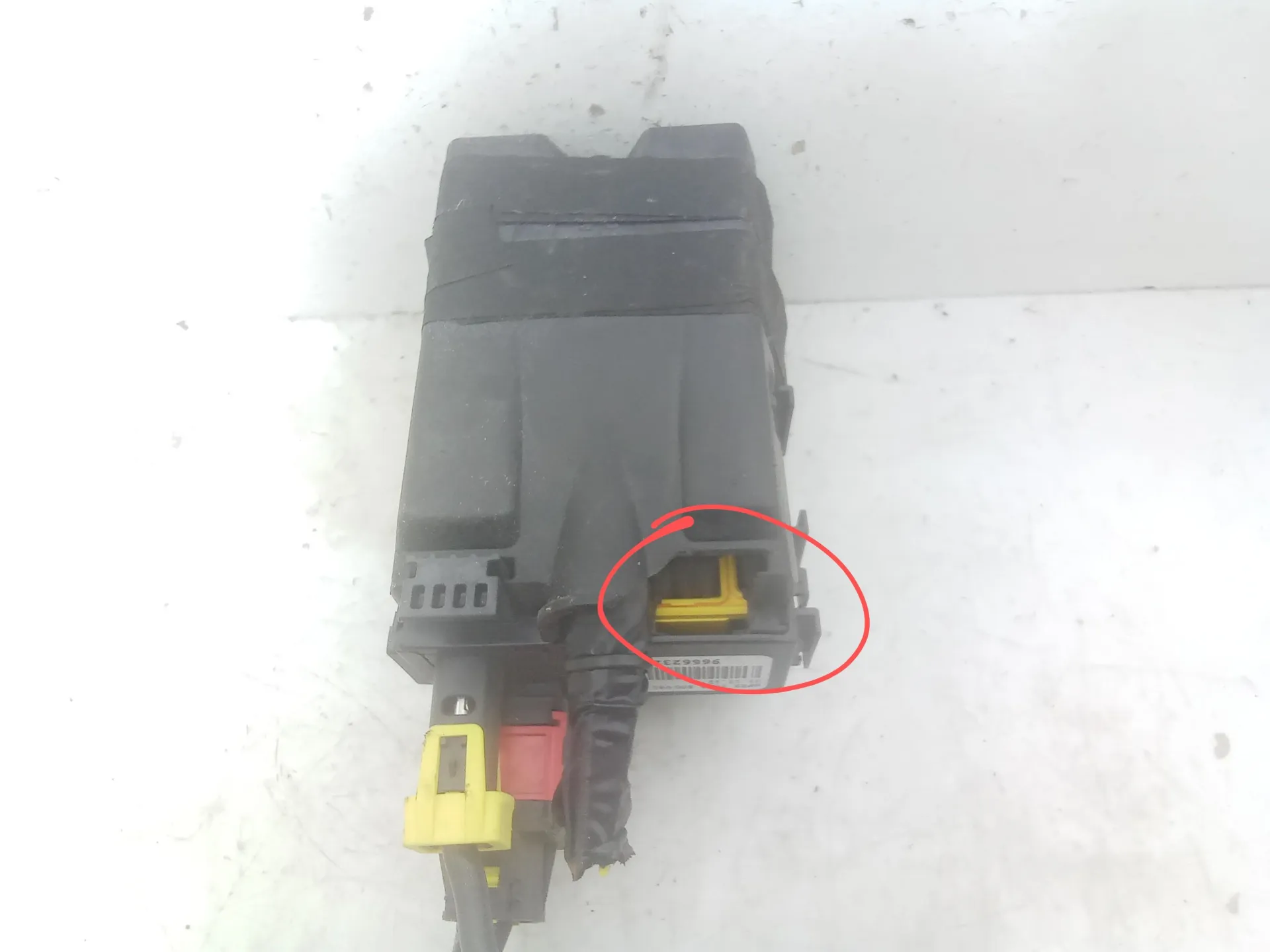 CENTRALINA PORTA FUSIBILI con codice 9666232680 da PEUGEOT 208 3P Serie Hm01 Benzina 1200 (12>19)