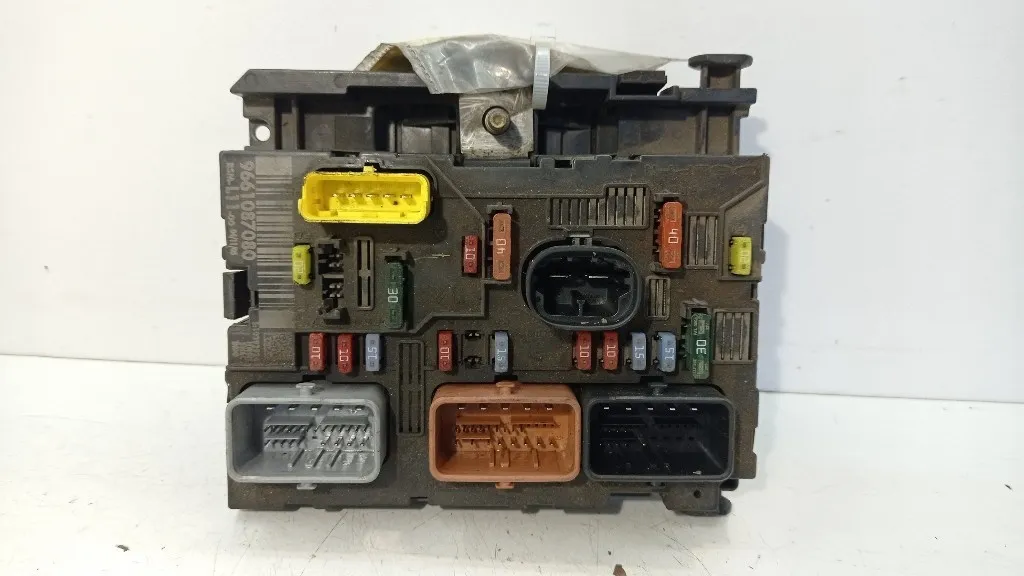 CENTRALINA PORTA FUSIBILI PEUGEOT 307 Berlina 2° Serie DV6TED4 diesel 1560 (05>)
