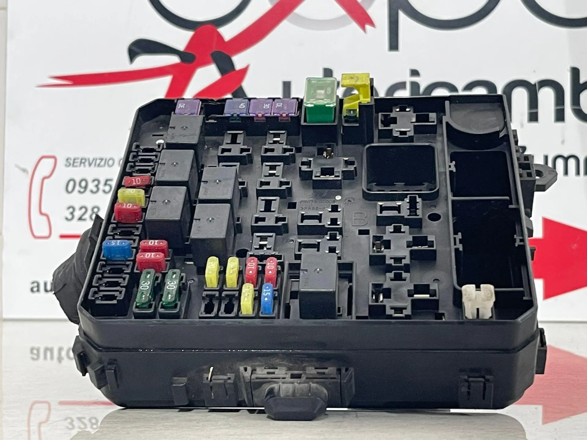 CENTRALINA PORTA FUSIBILI PEUGEOT 4007 1° Serie con codice motore 4HN Diesel 2200