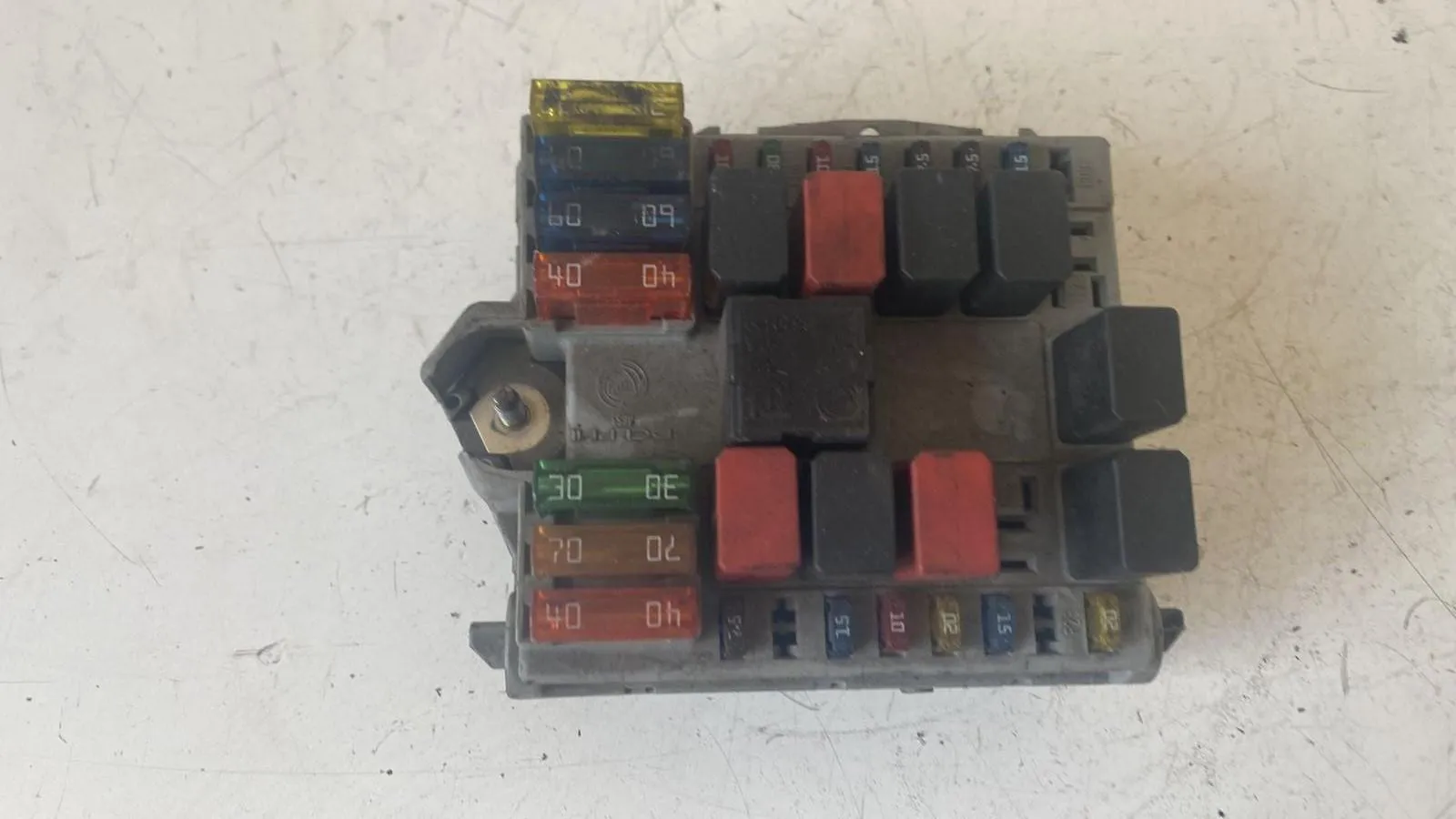 CENTRALINA PORTA FUSIBILI con codice 46835587 da PEUGEOT 5008 1° Serie con codice motore 9HV/9HV Diesel 1600 (09>)