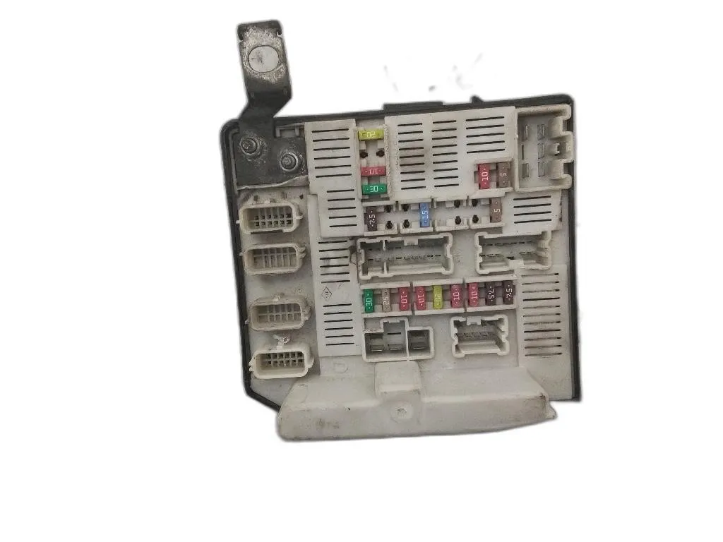 CENTRALINA PORTA FUSIBILI con codice 8201044237 da RENAULT Kangoo 4° Serie K9K802 diesel 1461 (08>)