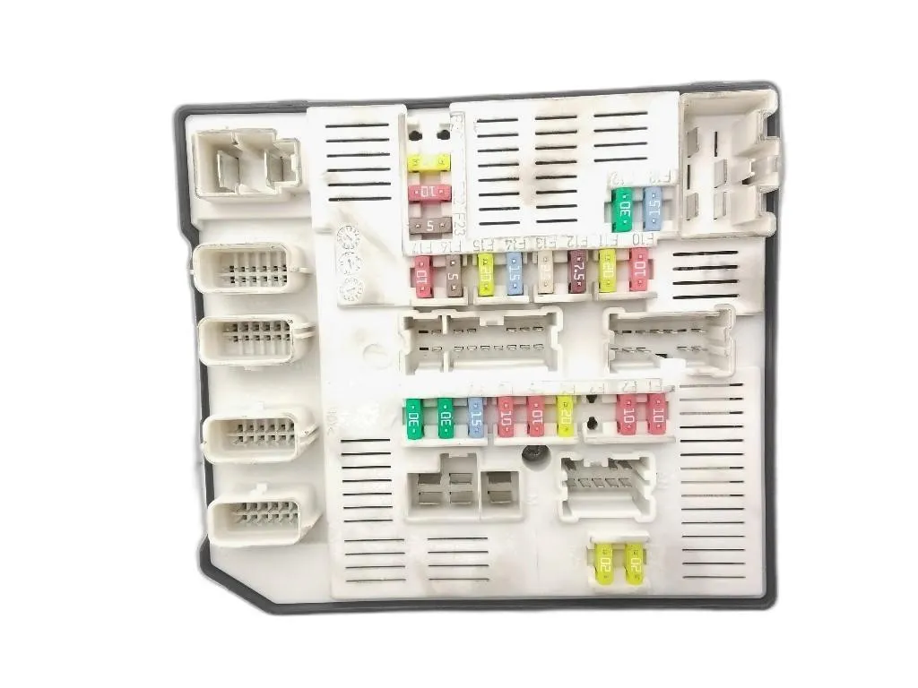 CENTRALINA PORTA FUSIBILI con codice 284B60168R da RENAULT Megane III K9K836 diesel 1461 (08>16)