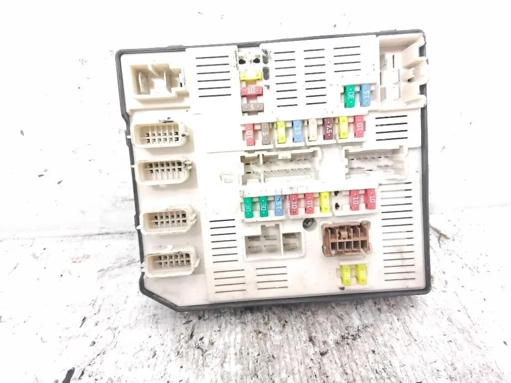 CENTRALINA PORTA FUSIBILI con codice 284B68372R da RENAULT Megane Serie K9KH8 diesel 1461 (08>12)