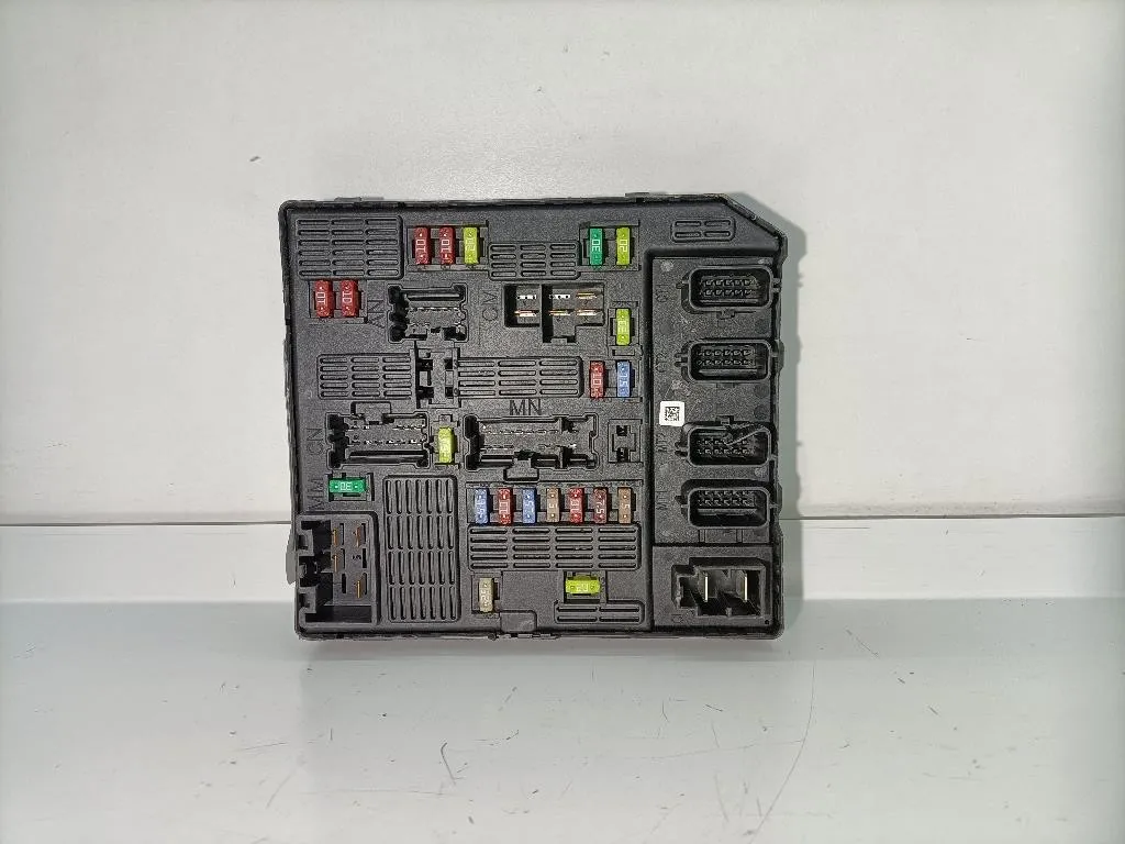 CENTRALINA PORTA FUSIBILI con codice 284B67924R da RENAULT Scenic X MOD K9K836 diesel 1461 (09>)