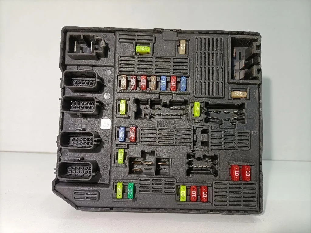 CENTRALINA PORTA FUSIBILI RENAULT Scenic X MOD 284B62342R K9K636 diesel 1461 (09>)