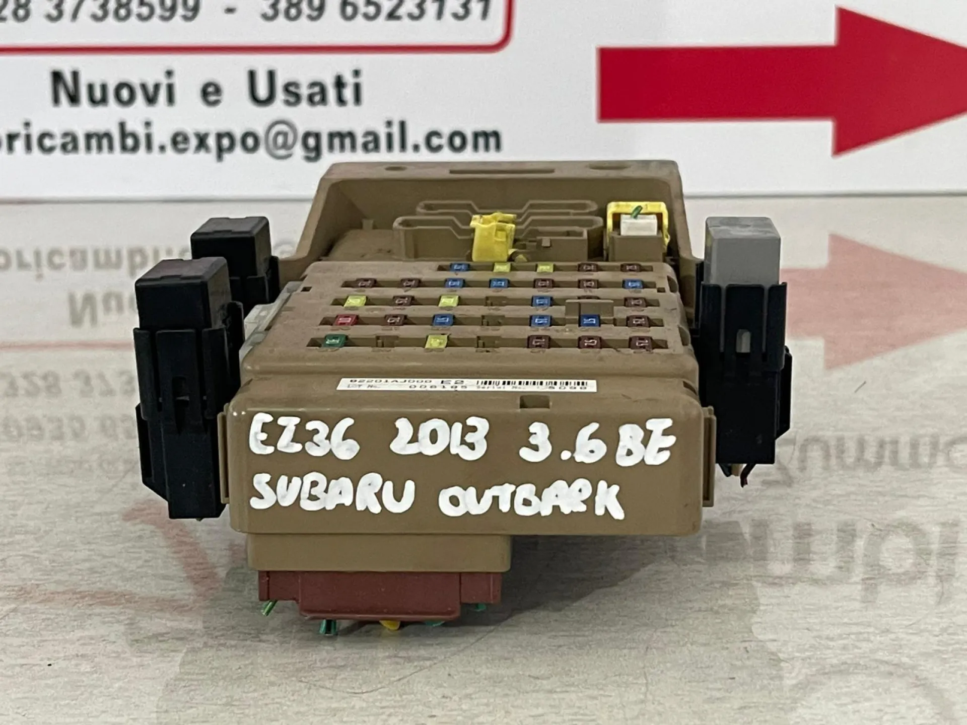 CENTRALINA PORTA FUSIBILI con codice 82201AJ000 da SUBARU Outback Serie Benzina 3600 (03>09)